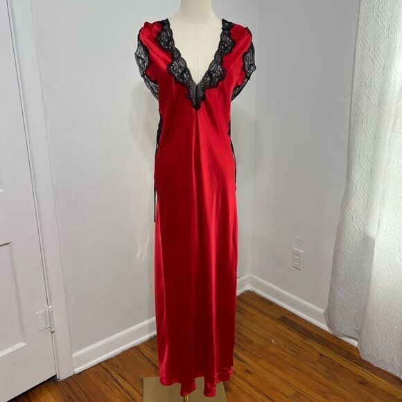 Vtg Victoria's Secret Lady in Red Silk Maxi Slip Dress Sz L Black Lace Nightgown - Picture 1 of 13